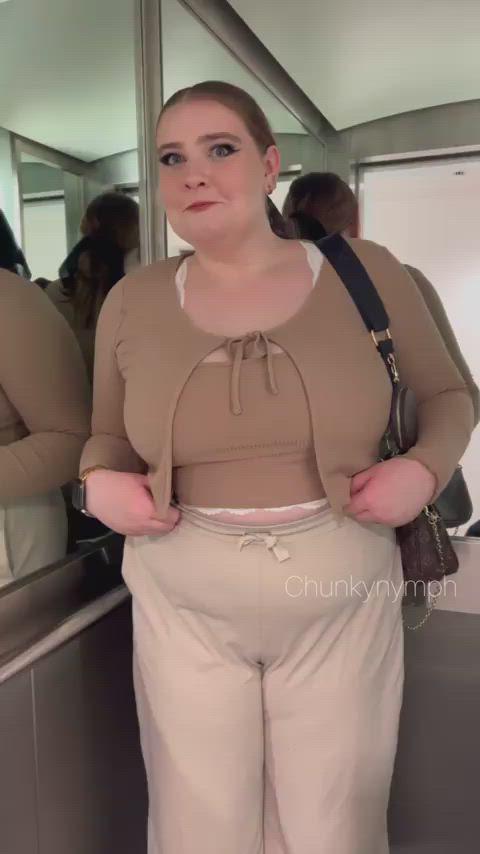 Big Boobs A Nervous And Excited Flash In Public