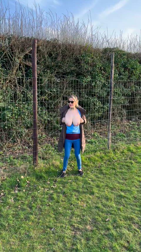 Big Boobs Just A Quick Titty Flash