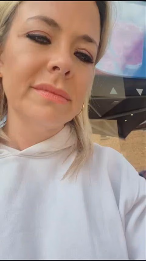 Big Boobs – Coffee break and a flash – FrankieFiestyMilf