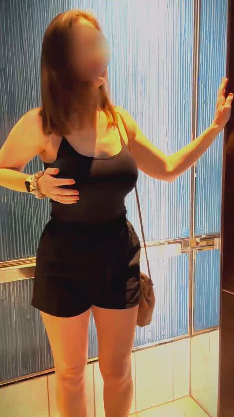 Big Boobs – Perhaps this could have been our best elevator ride ever – _ginger4play